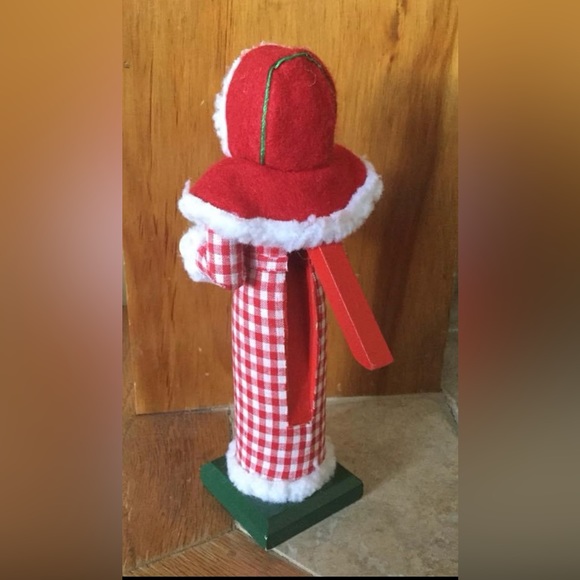 Limited Edition 2007, Wood Nutcrackers Christmas Decor 8” Caroler Decoration - Picture 10 of 11